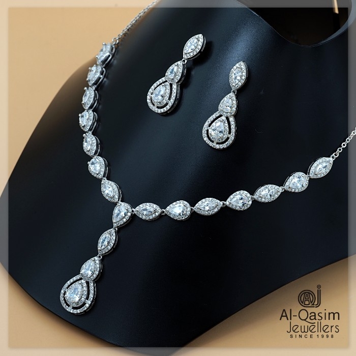 Tear Drop Silver Necklace Set