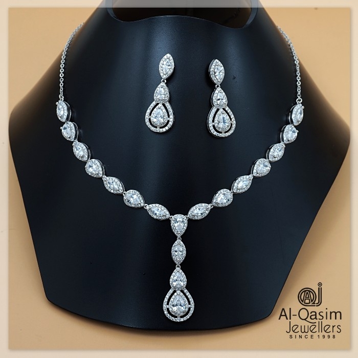 Tear Drop Silver Necklace Set